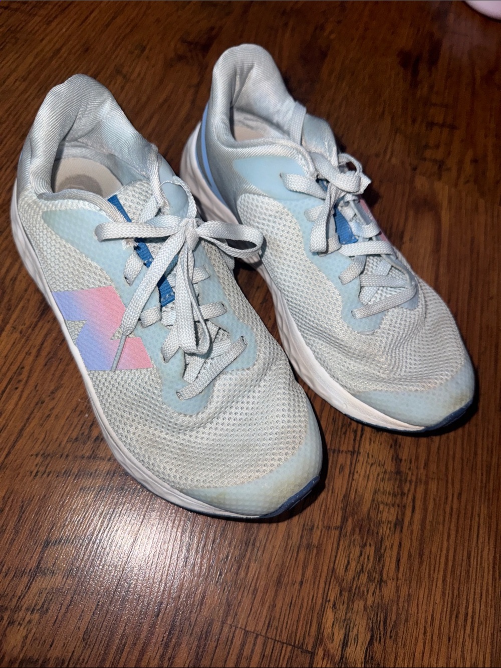 New Balance Light Blue Women's Running Sneakers with Pastel Accent SS3
